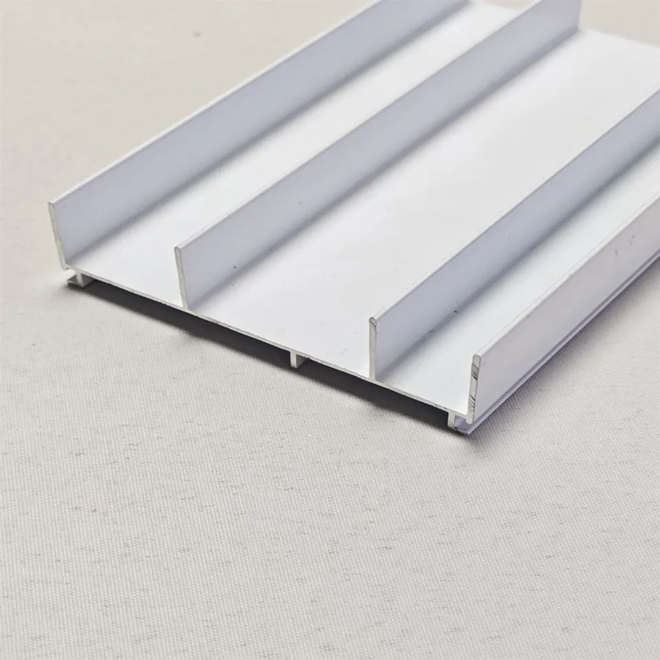 Алюминиевые профили с порошковым напылением. Обычное напыление.